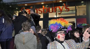 Hundreds turns out for ‘Big CONSENSUAL Kiss In’ at Sainsbury’s