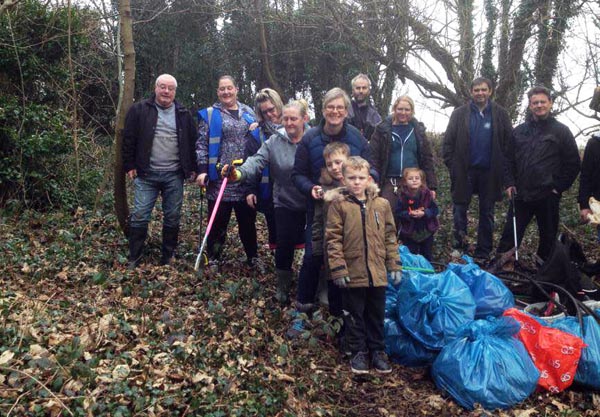 Volunteers collect 90 bags of rubbish