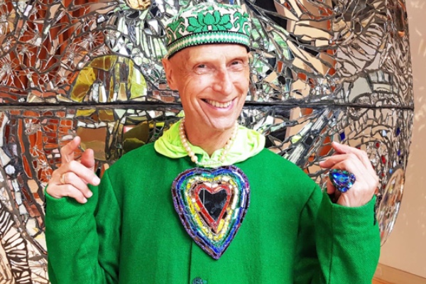 Andrew Logan sculpts Rainbow Heart for MindOut